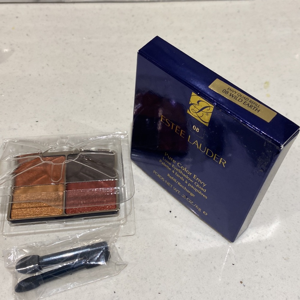 Full size Estée Lauder powder lipstick, nailpolish 4 eyeshadow - Picture 5 of 9